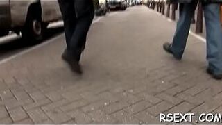 Горячая проститутка с большими силиконовыми сиськами дает горячий оральный секс - порно видео