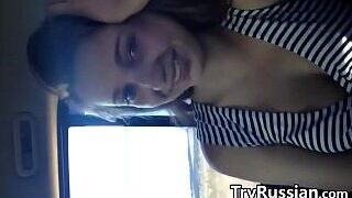 Русская подруга делает минет - порно видео