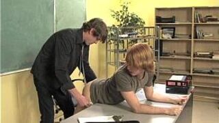 Послушный студент получает урок секса - порно видео