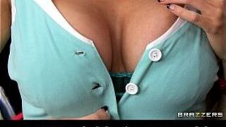 Роми Рейн отчаянно нуждается в повышении и трахается с боссом, чтобы заработать это - порно видео