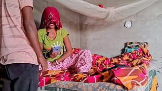 Дези, индийский веб-сериал, киска мамы и член племянника, мама позвонила племяннику и назвала сексом с большим хуем - порно видео