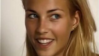 Блондинка Кристал на приватном кастинге - порно видео