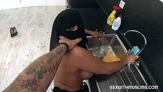 Мусульманская жена получает писсинг и анальное лечение - порно видео